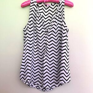 Candies zig zag sleeveless blouse